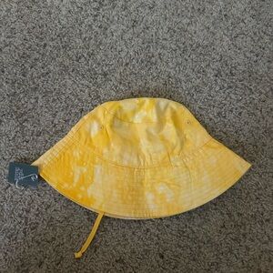YELLOW WILD AND FABLE BUCKET HAT